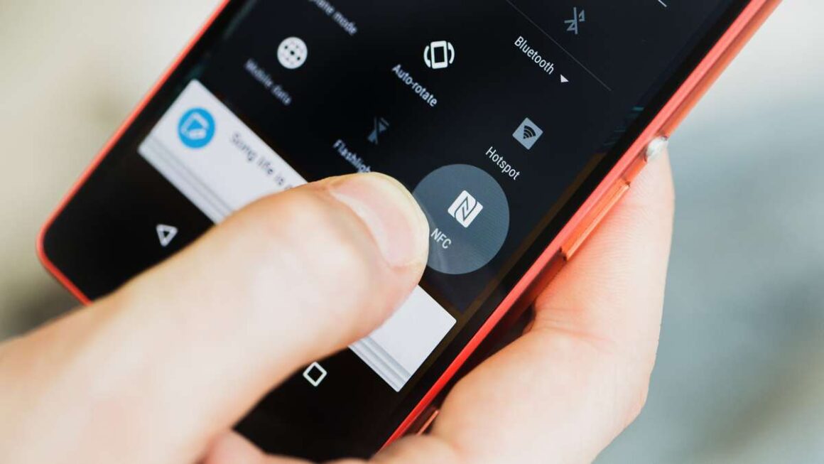 How to activate the NFC connection on your Android or iPhone mobile?