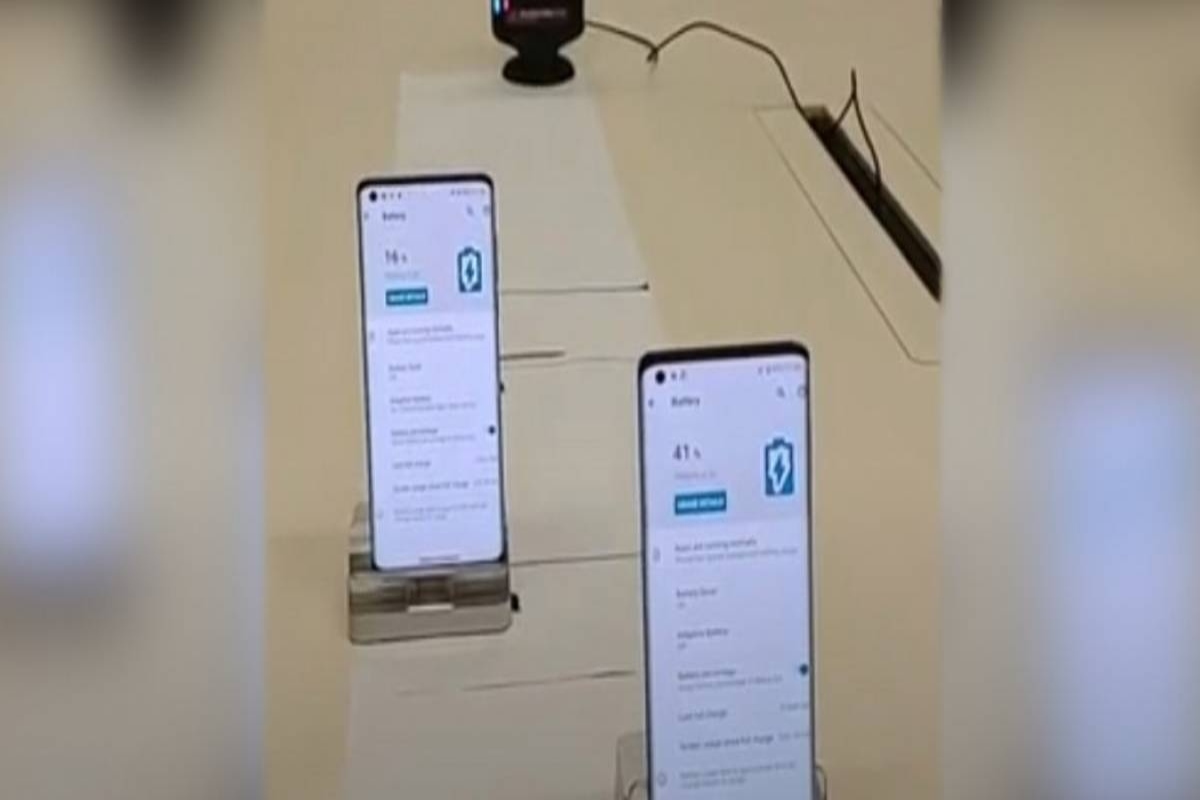 This is how Motorola 2021 remote wireless charging works