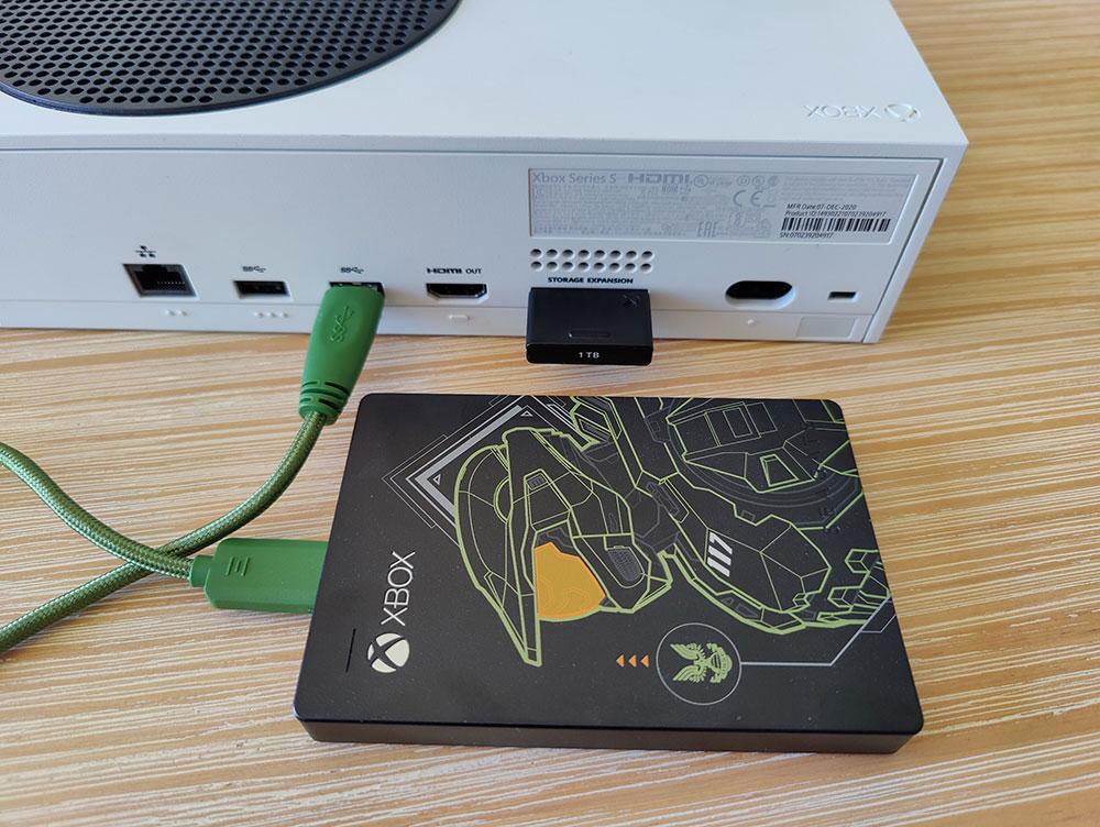 SSD drive with Halo Master Chief connected to Xbox Series S