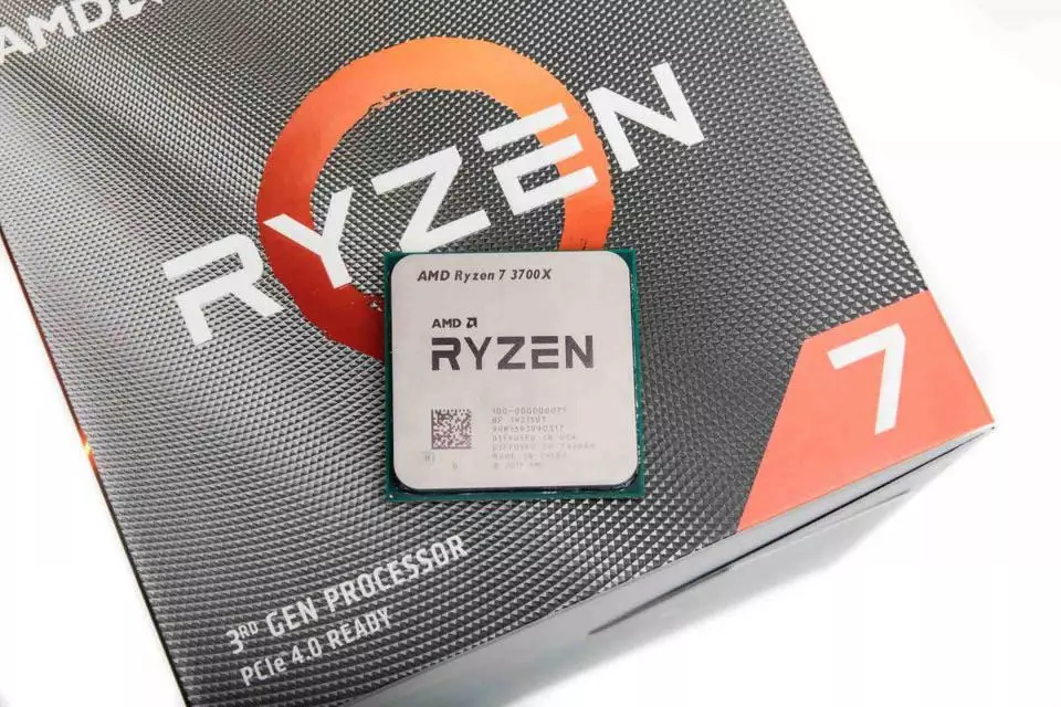 AMD-Ryzen-7-3700X-01