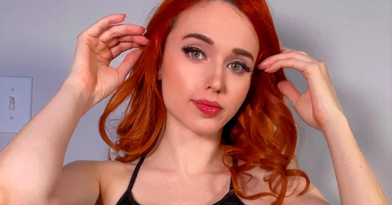 How much does amouranth make