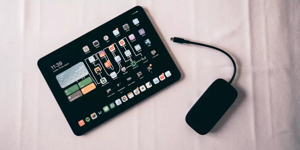 USB-C + iPad hub