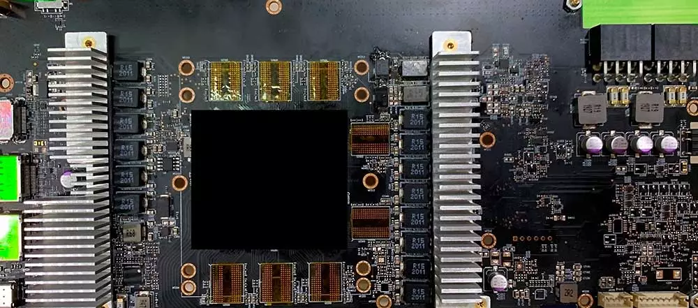 AMD-Radeon-RX-6000-Graphics-Card-Based-on-Big-Navi-GPU_Navi-21-XT-PCB_1- (1)