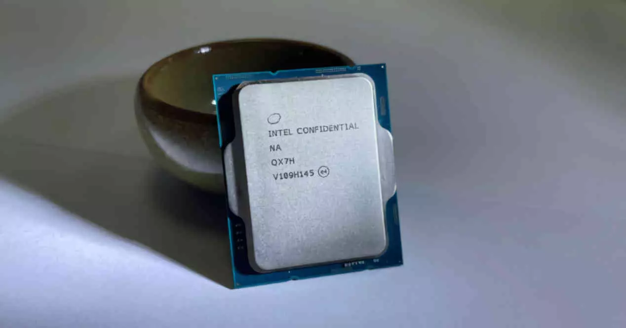 Intel-Alder-Lake-Core-i9-12900K-cover