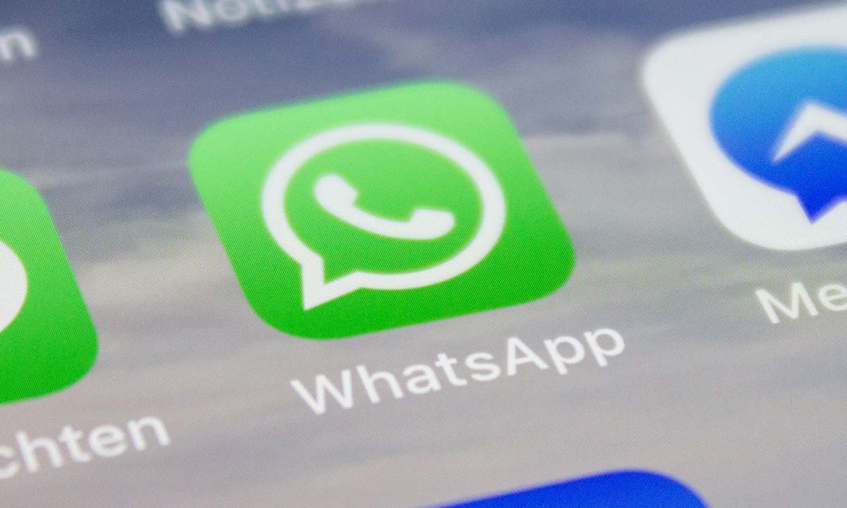 WhatsApp will allow you to respond to messages with reactions
