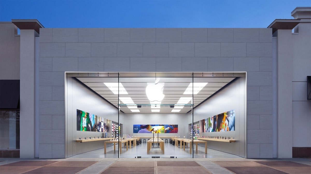 Michigan Apple Store Must Close Again Due to Pandemic