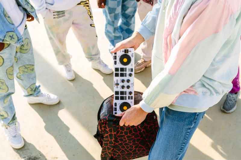 Hercules DJCONTROL MIX: become a DJ with your mobile