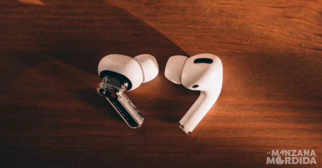 Comparative AirPods Pro and Nothing ear 1