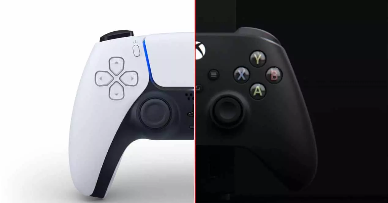 PS5 vs Xbox controllers