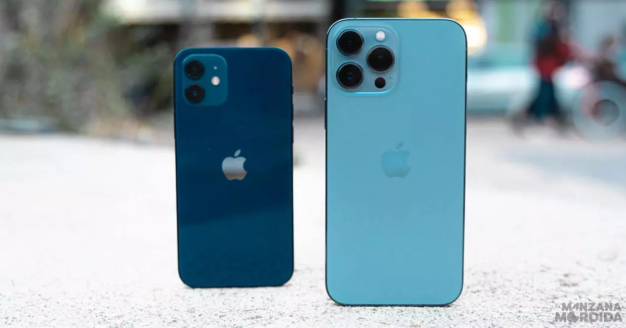 Comparison cameras iPhone 12 vs iPhone 13 Pro Max