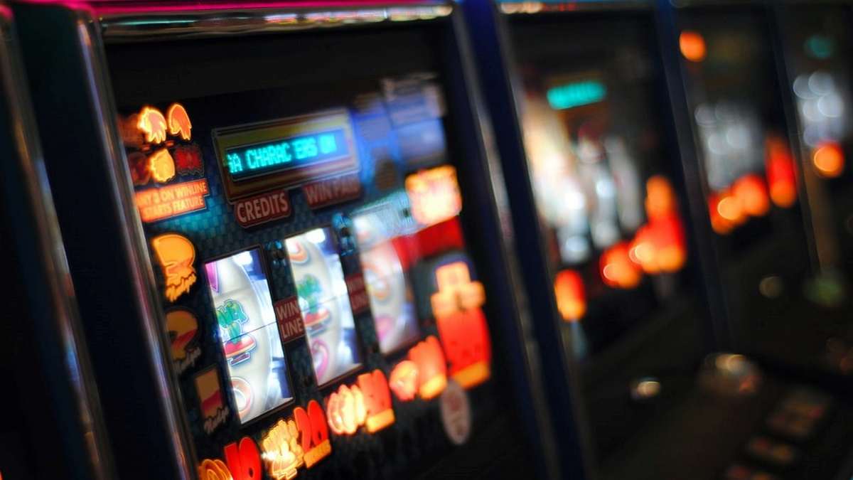 How Casino Providers Use New Technologies To Keep The Classic Games Fresh