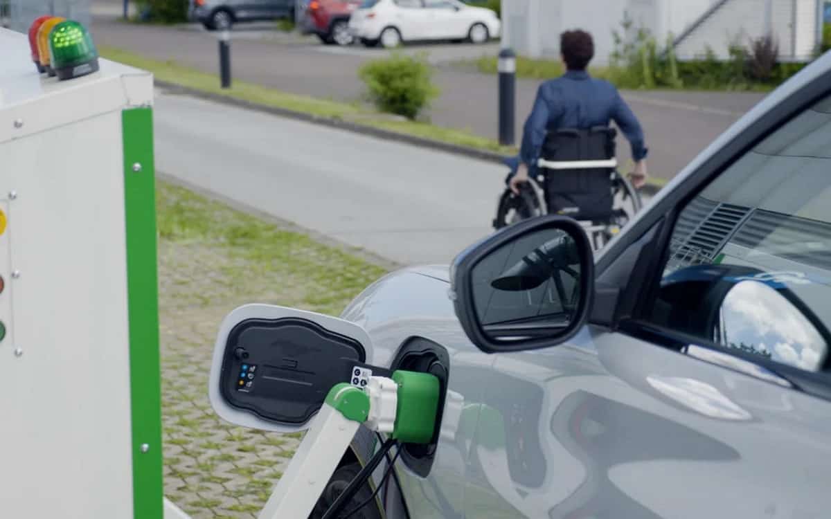 ford auto charging robot