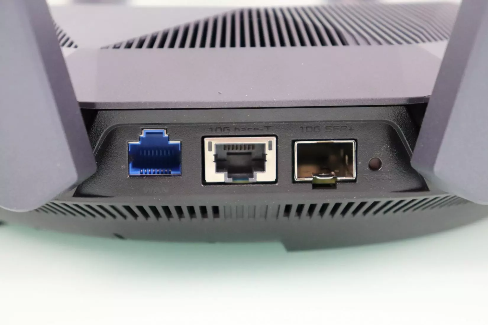 View of the Gigabit WAN port and the two 10G ports of the ASUS RT-AX89X router