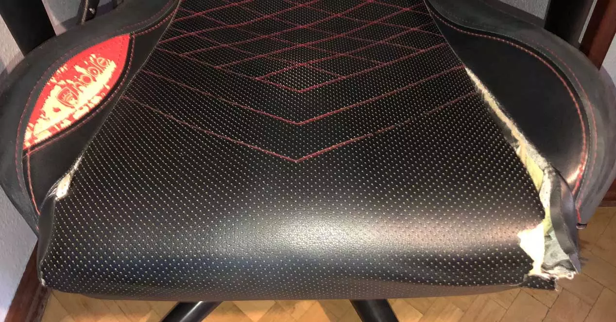 Busted Noblechairs chair
