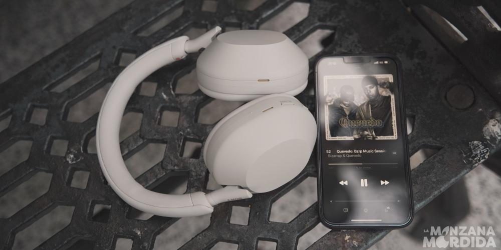 Sony WH1000XM5 and Apple Music