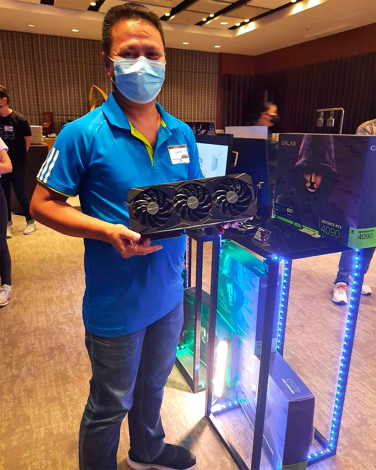 GALAX shows the box of its GeForce RTX 4050