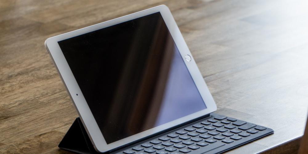 iPad + smart keyboard