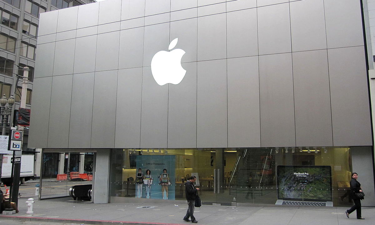 Apple sued for violating user privacy