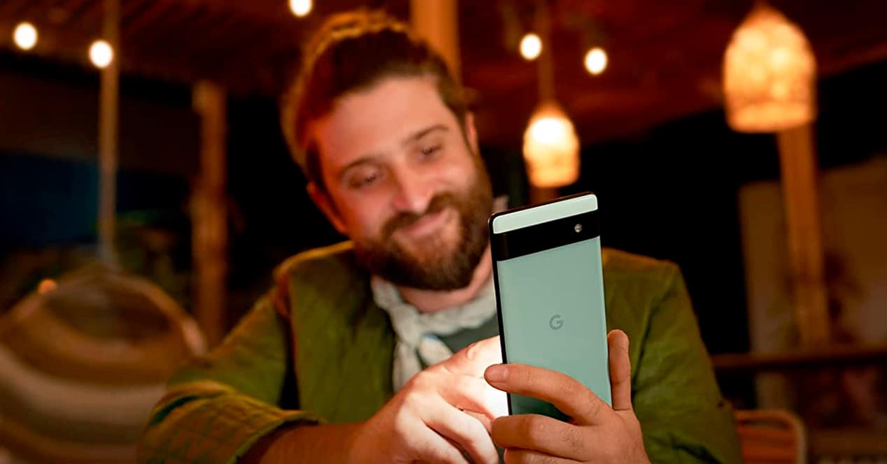 The Google Pixel 6a in green in the hand of a man