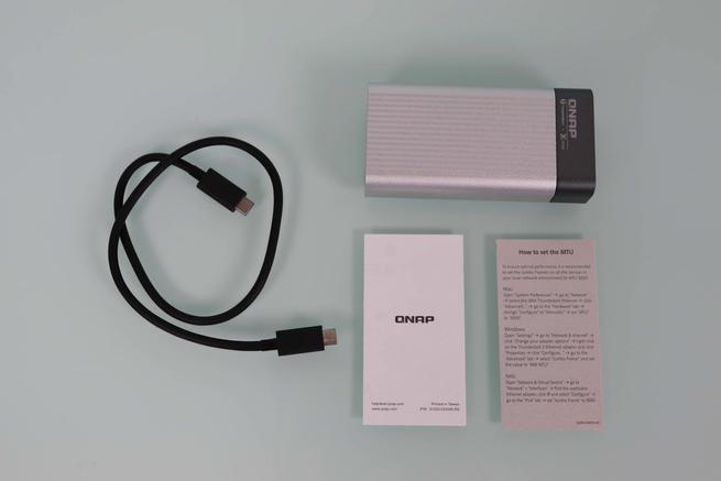 View the contents of the QNAP QNA-T310G1T 10GbE adapter box in detail