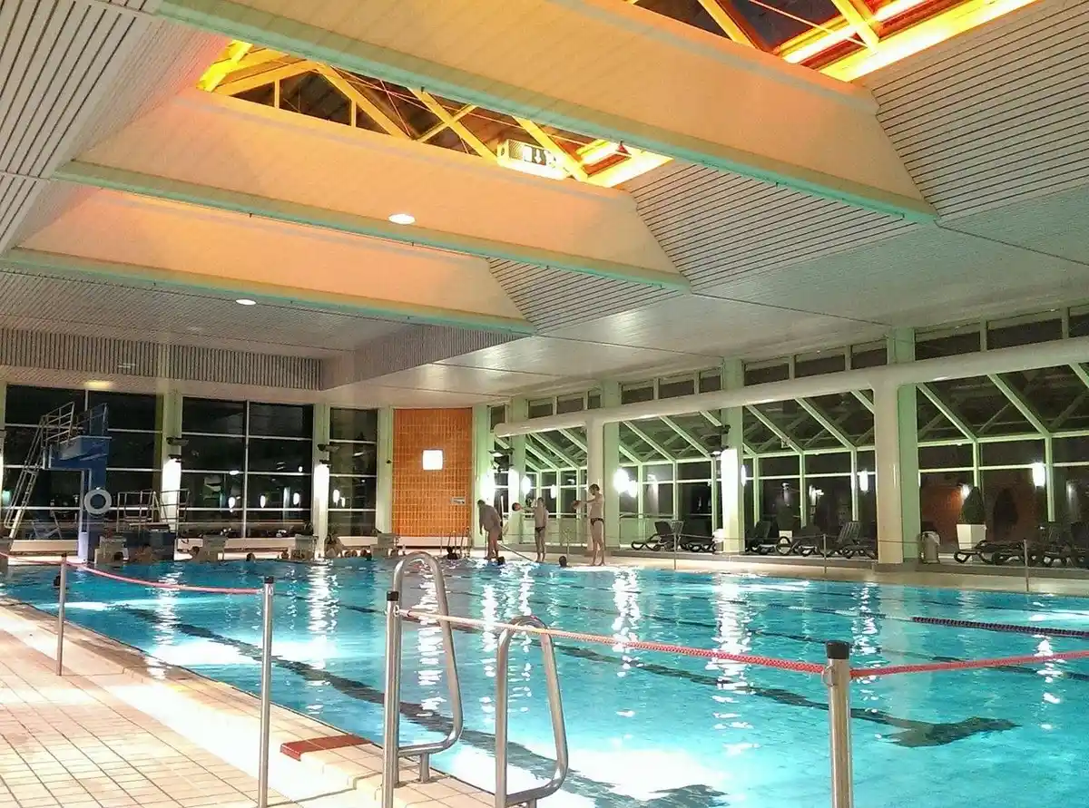 How air ventilation systems with humidity control benefit indoor pools and spas